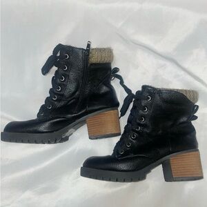 Elegant Black Ankle Boots with Tan Heel by Designer Giani Bini w/zip- size 7.